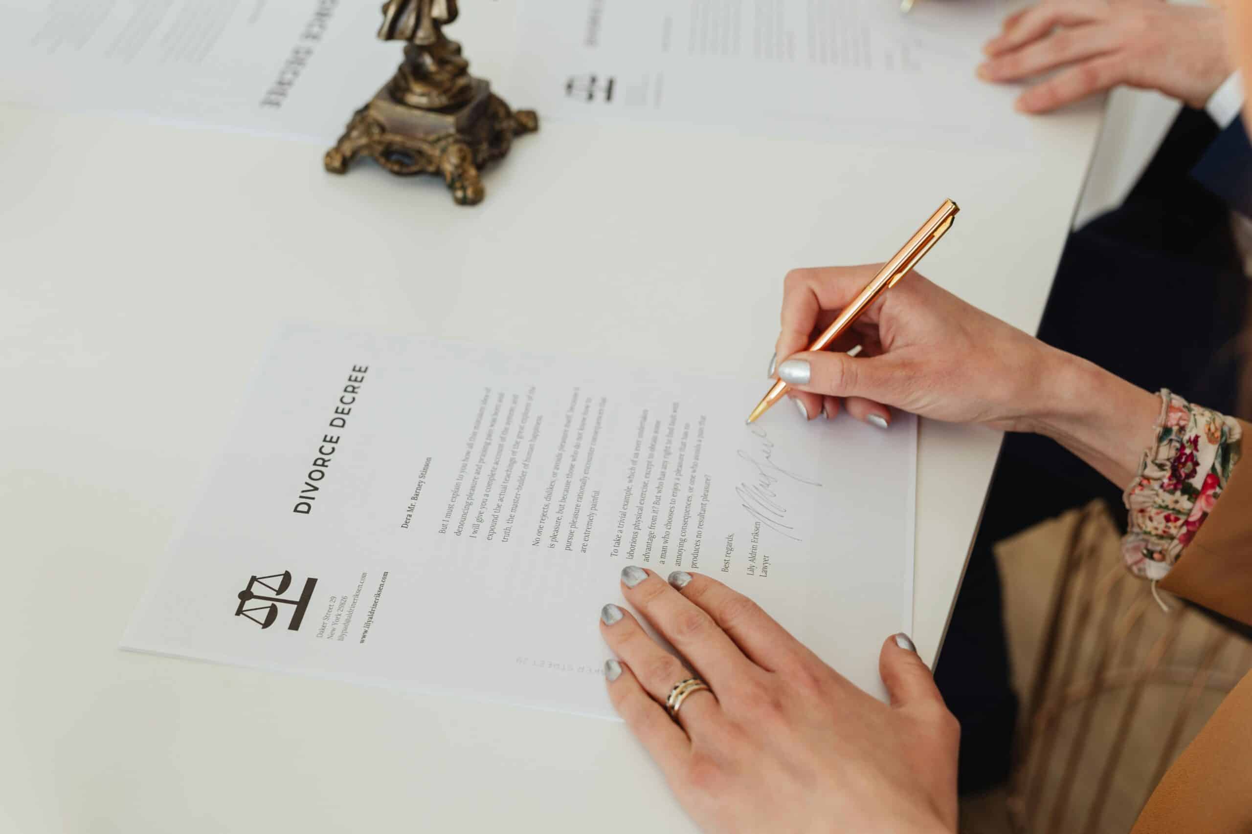 Soluciones en contratos y propiedad
